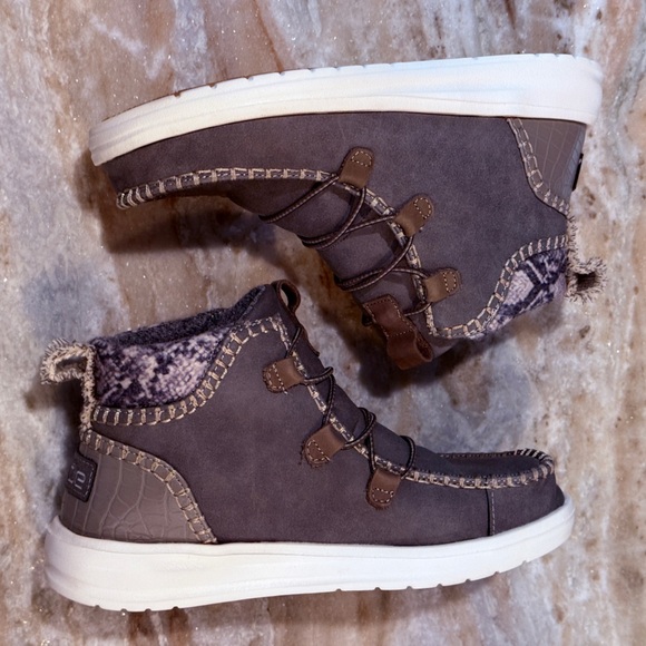 Women’s HEY DUDE Eloise recycled suede leather slip on bootie. Size 6 - Picture 11 of 12